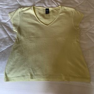 Gap tee shirt medium